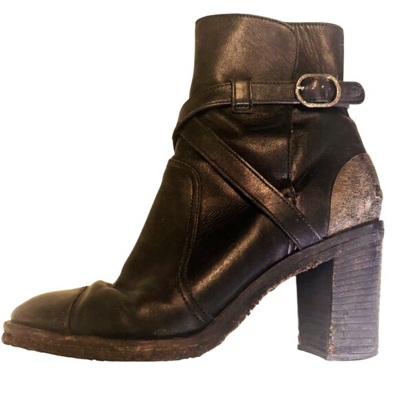 CHANEL Black Leather Boots W/Criss Cross Strap & Metal Plate Size 38 - Picture 3 of 10